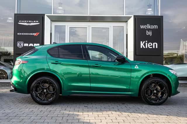Alfa Romeo Stelvio (2023) thumbnail 6