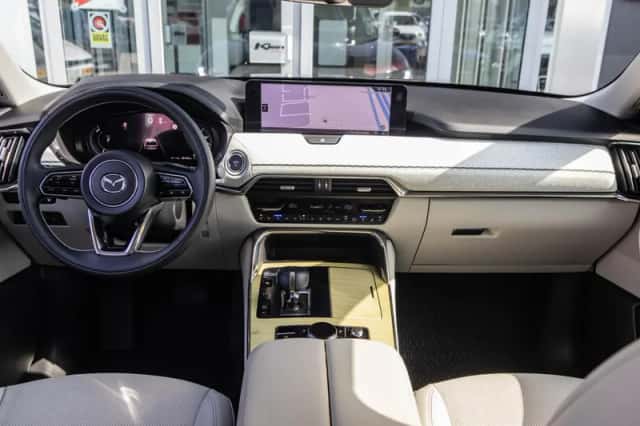 Mazda CX-80 (2024) thumbnail 2