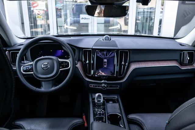 Volvo XC60 (2023) thumbnail 2