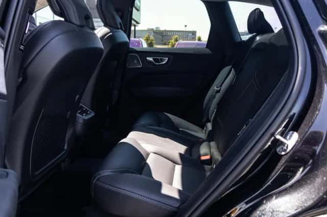 Volvo XC60 (2023) thumbnail 4