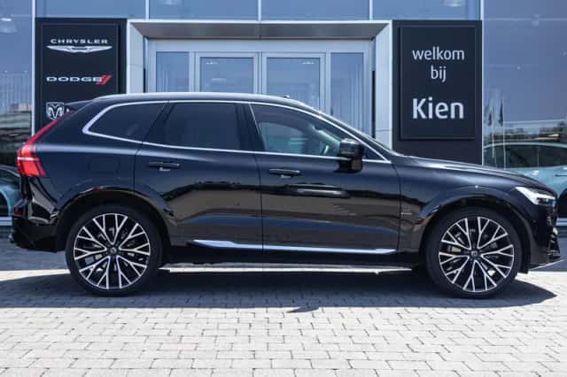 Volvo XC60 (2023) thumbnail 5
