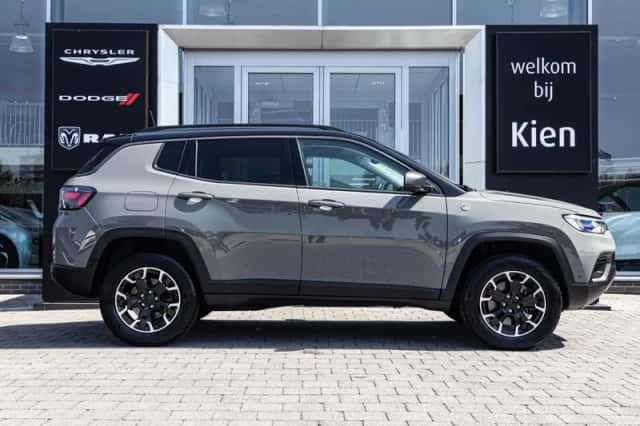 Jeep Compass (2022) thumbnail 3