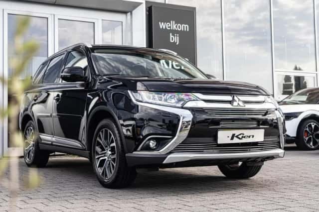 Mitsubishi Outlander (2018) thumbnail 3