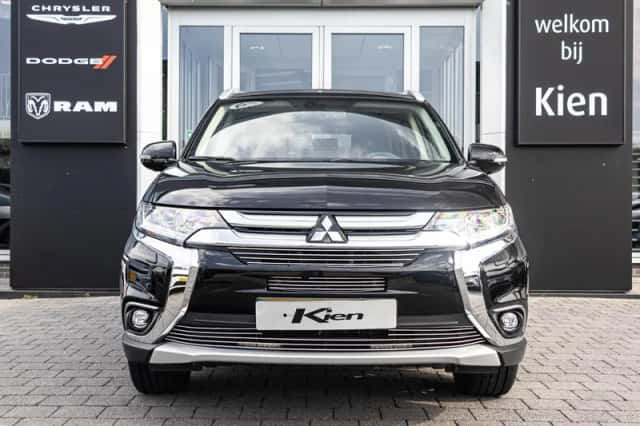 Mitsubishi Outlander (2018) thumbnail 4
