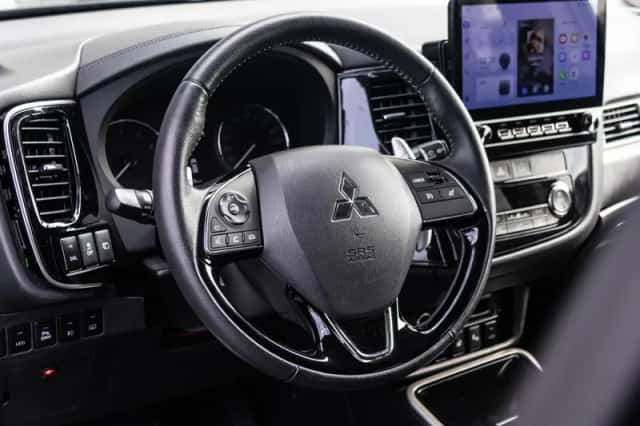 Mitsubishi Outlander (2018) thumbnail 5