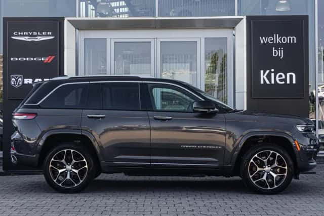 Jeep Grand Cherokee (2023) thumbnail 4