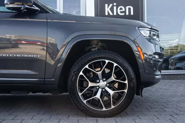 Jeep Grand Cherokee (2023) thumbnail 6