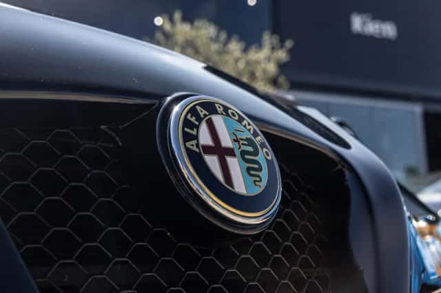 Alfa Romeo 4C (2016) thumbnail 2