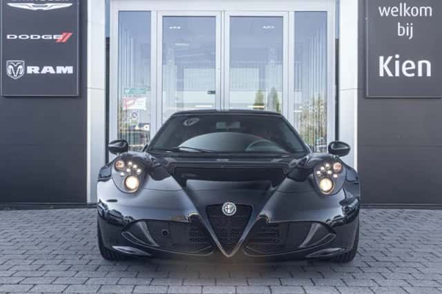 Alfa Romeo 4C (2016) thumbnail 4
