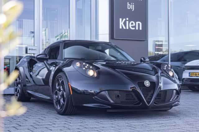 Alfa Romeo 4C (2016) thumbnail 5