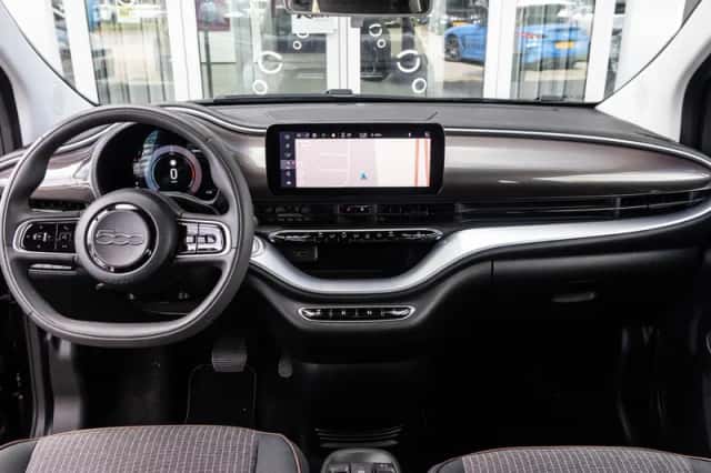 Fiat 500e (2020) thumbnail 2