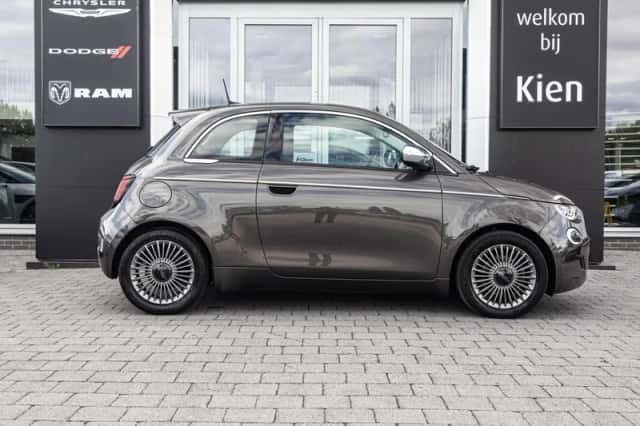 Fiat 500e (2020) thumbnail 3