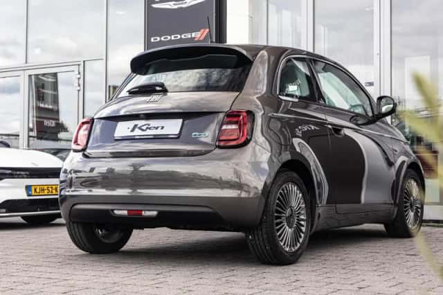Fiat 500e (2020) thumbnail 4