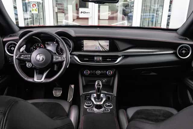 Alfa Romeo Stelvio (2022) thumbnail 2