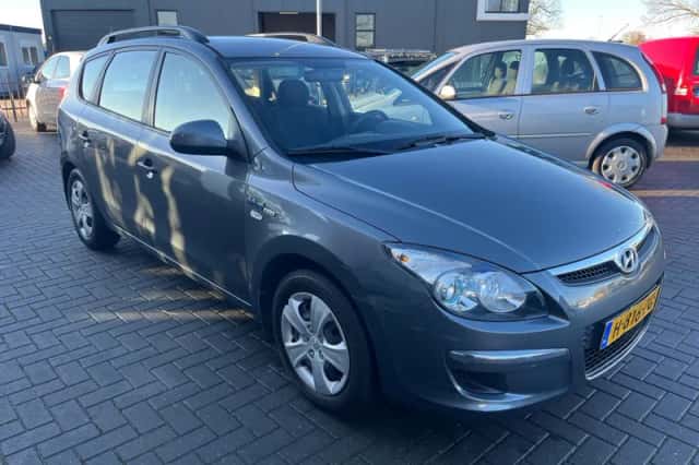 Hyundai i30 (2010) thumbnail 3