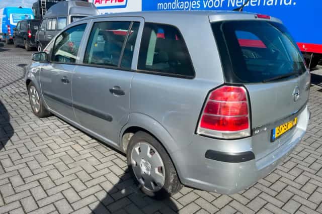 Opel Zafira (2006) thumbnail 2