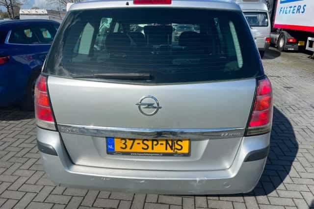 Opel Zafira (2006) thumbnail 4