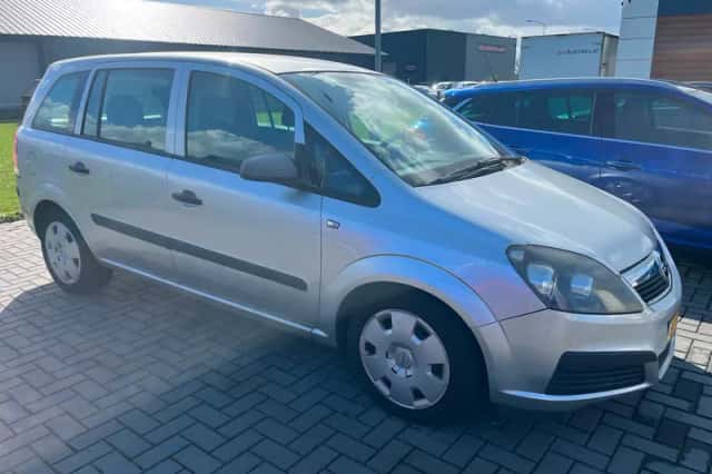 Opel Zafira (2006) thumbnail 6