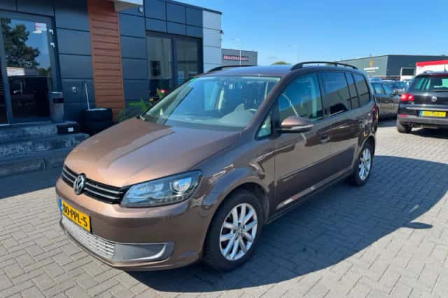 Volkswagen Touran (2011) thumbnail 1
