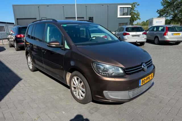 Volkswagen Touran (2011) thumbnail 3