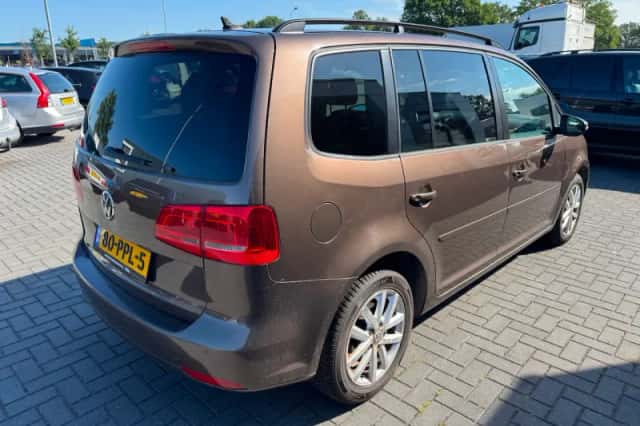 Volkswagen Touran (2011) thumbnail 5