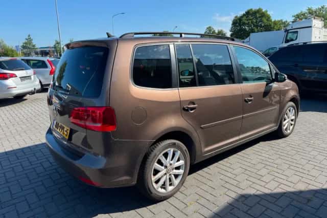 Volkswagen Touran (2011) thumbnail 6