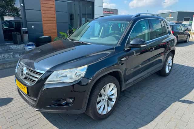 Volkswagen Tiguan (2009) thumbnail 1