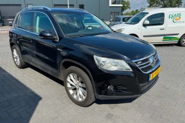 Volkswagen Tiguan (2009) thumbnail 2