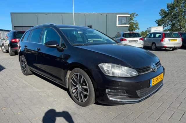 Volkswagen Golf (2013) thumbnail 2