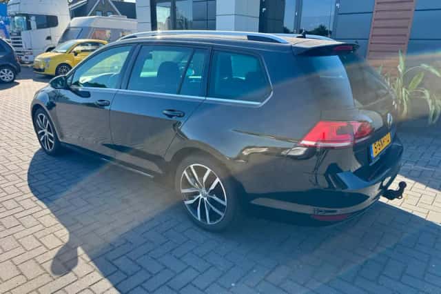 Volkswagen Golf (2013) thumbnail 4