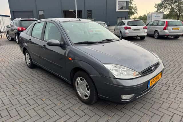 Ford Focus (2003) thumbnail 2