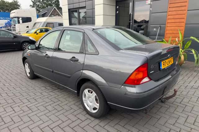 Ford Focus (2003) thumbnail 3