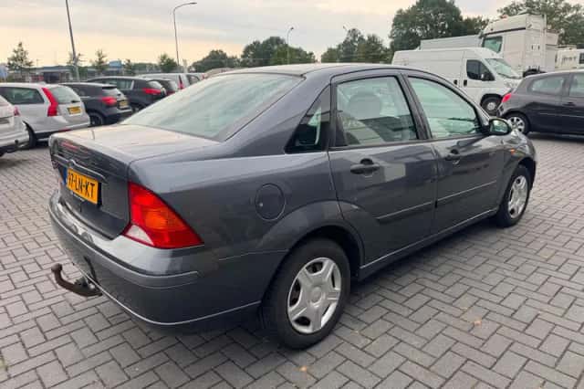 Ford Focus (2003) thumbnail 4