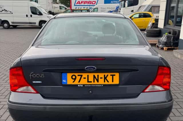 Ford Focus (2003) thumbnail 6
