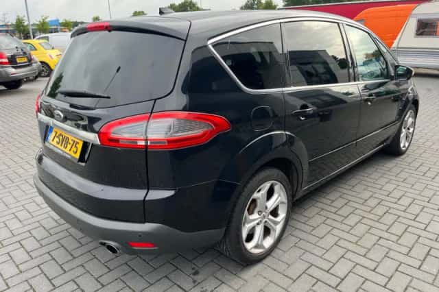 Ford S-Max (2010) thumbnail 3