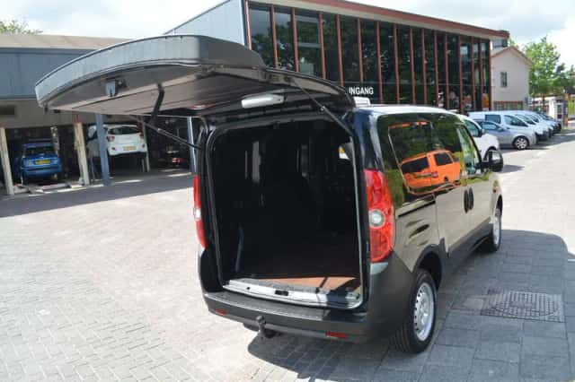 Opel Combo (2015) thumbnail 2
