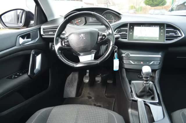Peugeot 308 (2018) thumbnail 3
