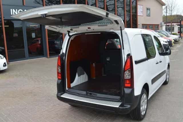 Peugeot Partner (2015) thumbnail 2
