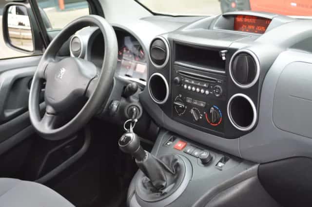 Peugeot Partner (2015) thumbnail 3