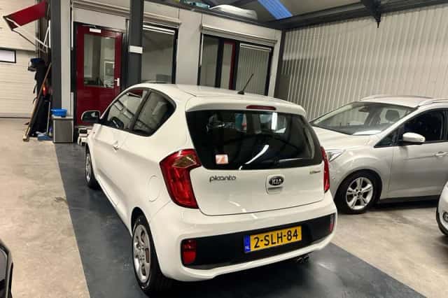 Kia Picanto (2013) thumbnail 4