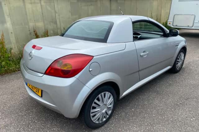 Opel Tigra TwinTop (2006) thumbnail 5