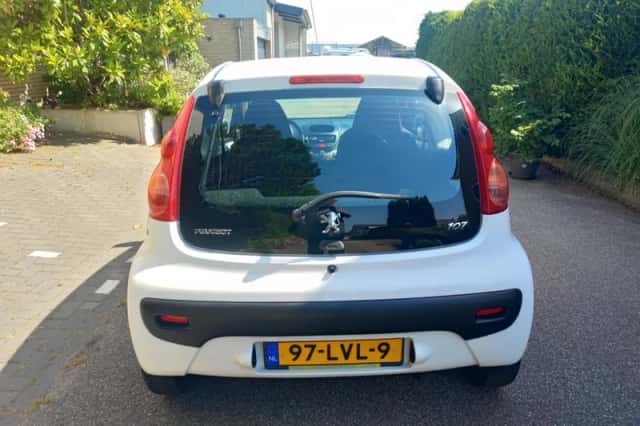 Peugeot 107 (2010) thumbnail 3