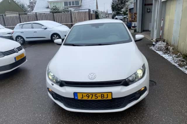 Volkswagen Scirocco (2010) thumbnail 2