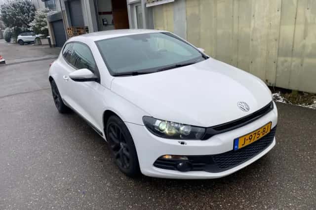 Volkswagen Scirocco (2010) thumbnail 3