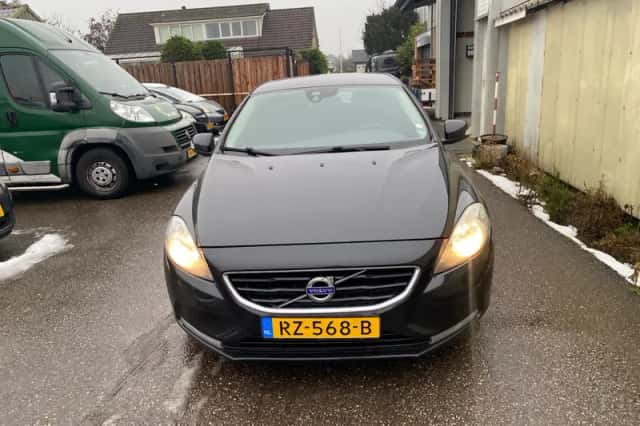 Volvo V40 (2014) thumbnail 2