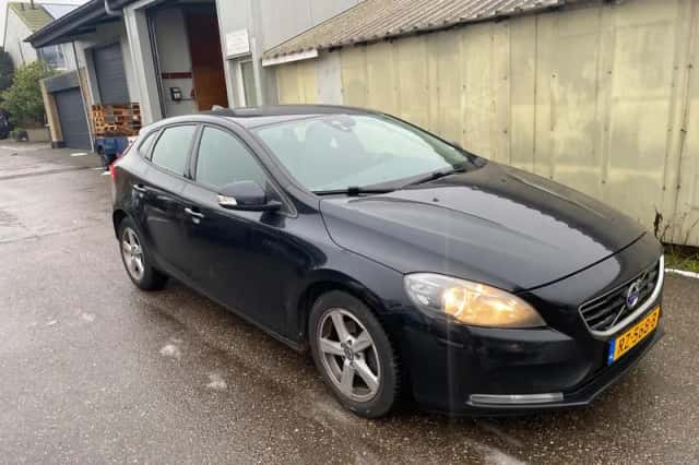 Volvo V40 (2014) thumbnail 3