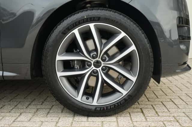 Land Rover Range Rover Sport (2026) thumbnail 5