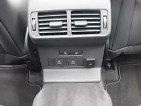 Land Rover Range Rover Velar (2025) thumbnail 31