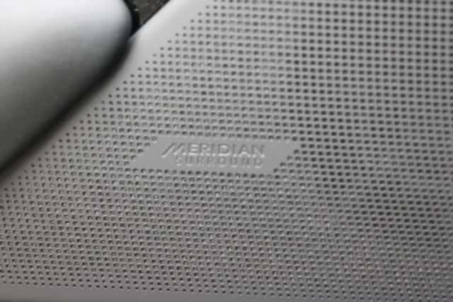 Land Rover Range Rover Velar (2025) thumbnail 34