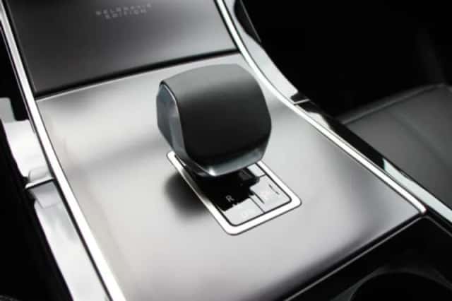 Land Rover Range Rover Velar (2025) thumbnail 42